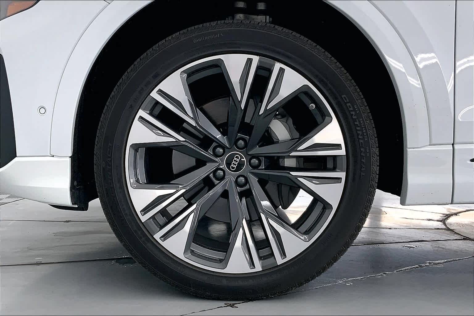 Thumbnail: 2024 Audi Q8 - 8