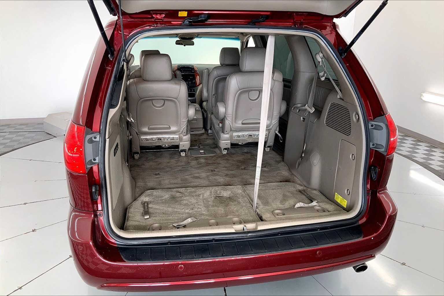 Thumbnail: 2008 Toyota Sienna - 19
