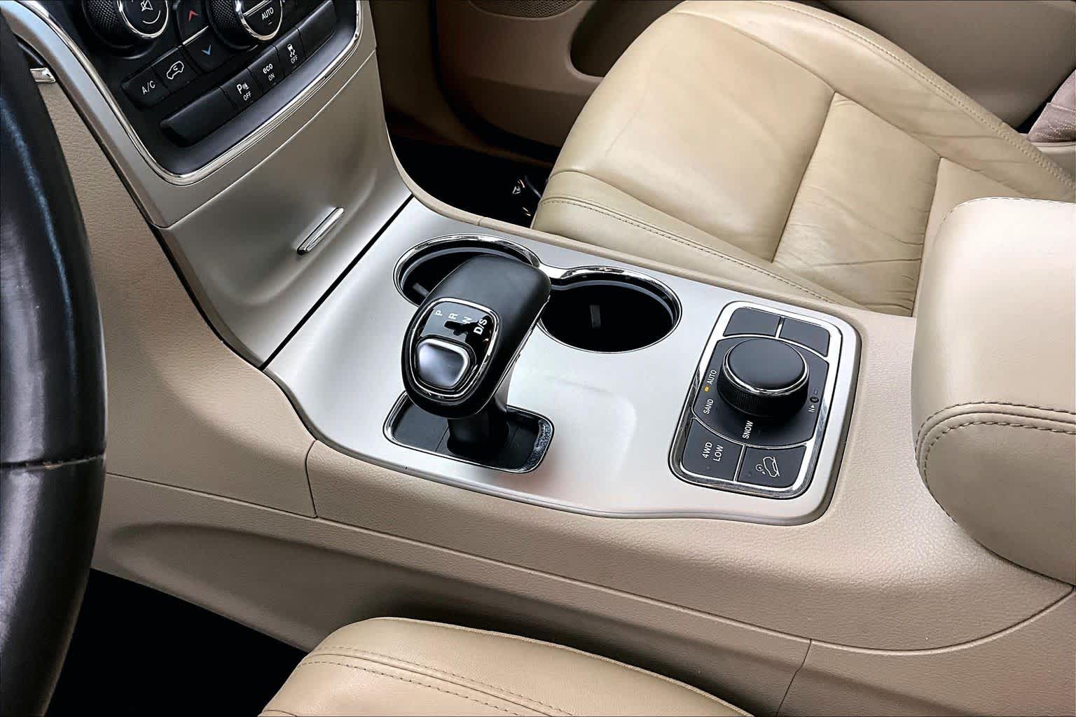 Thumbnail: 2015 Jeep Grand Cherokee - 17
