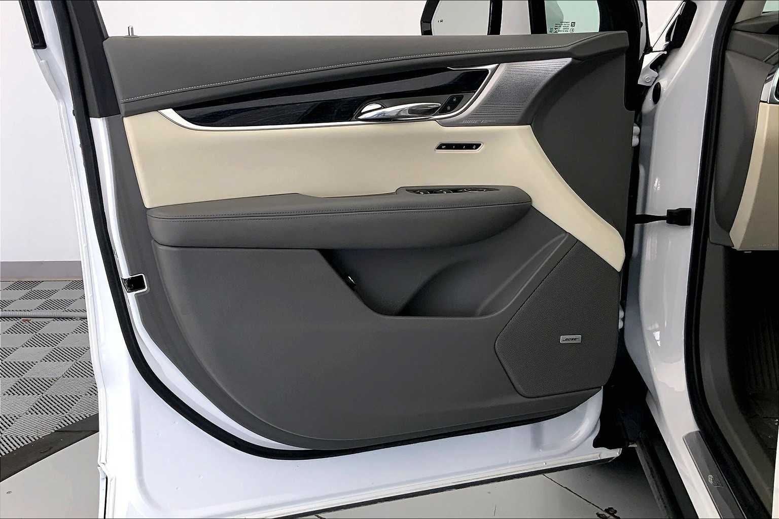 Thumbnail: 2022 Cadillac XT6 - 23