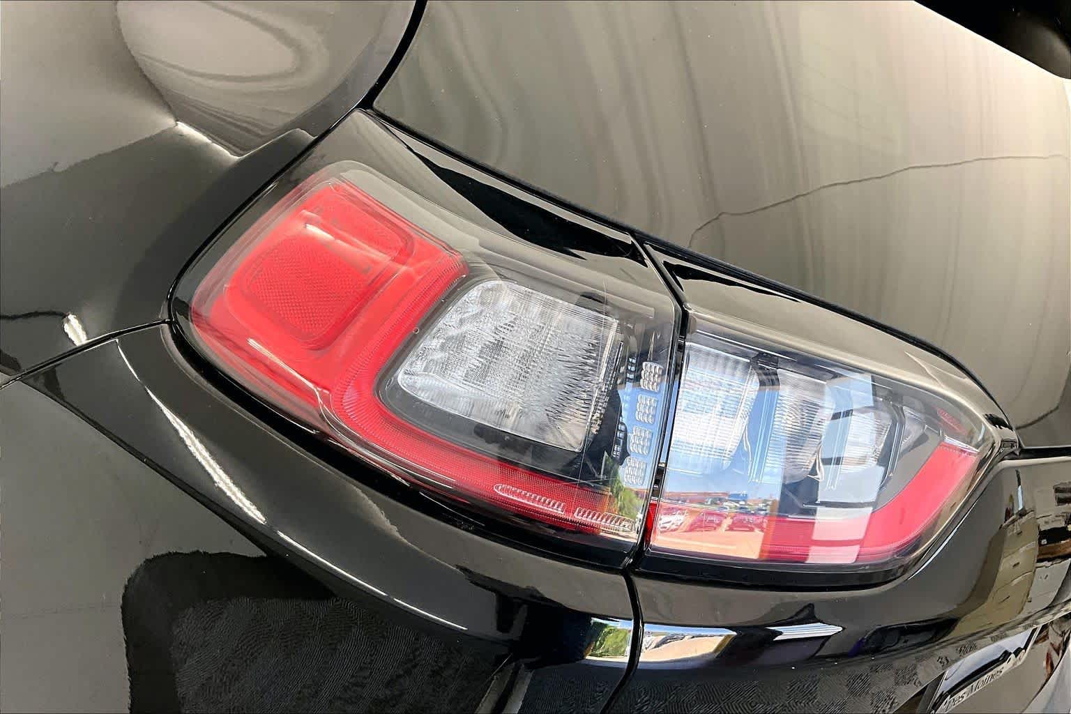 Thumbnail: 2019 Jeep Cherokee - 25