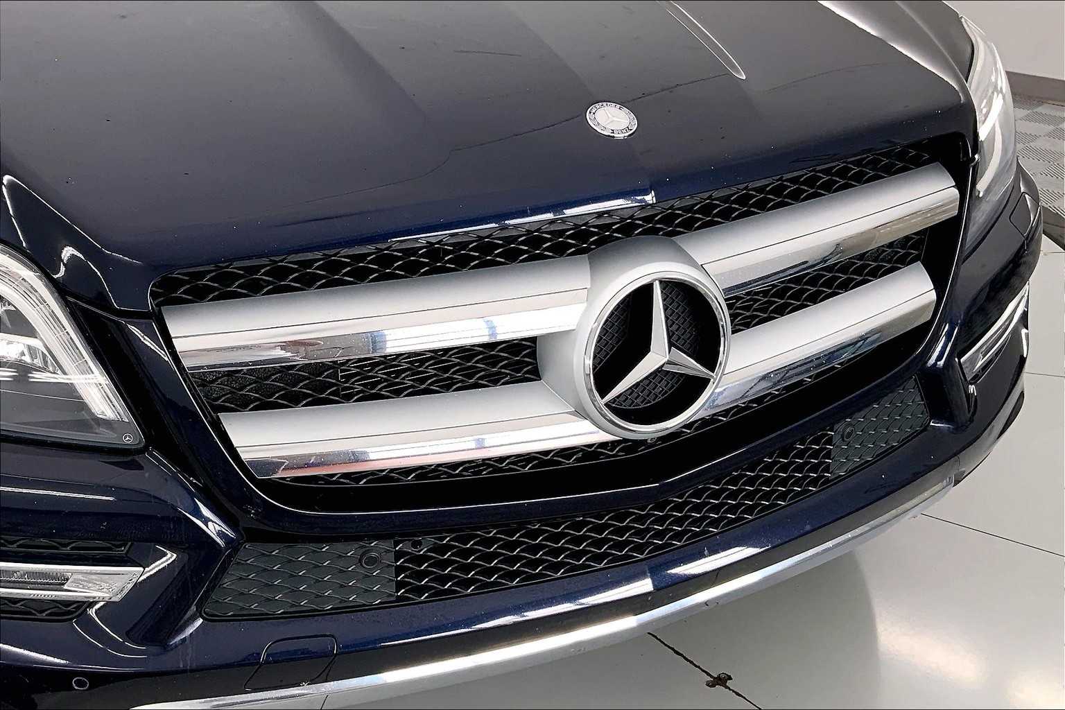 Thumbnail: 2016 Mercedes-Benz GL-Class - 26