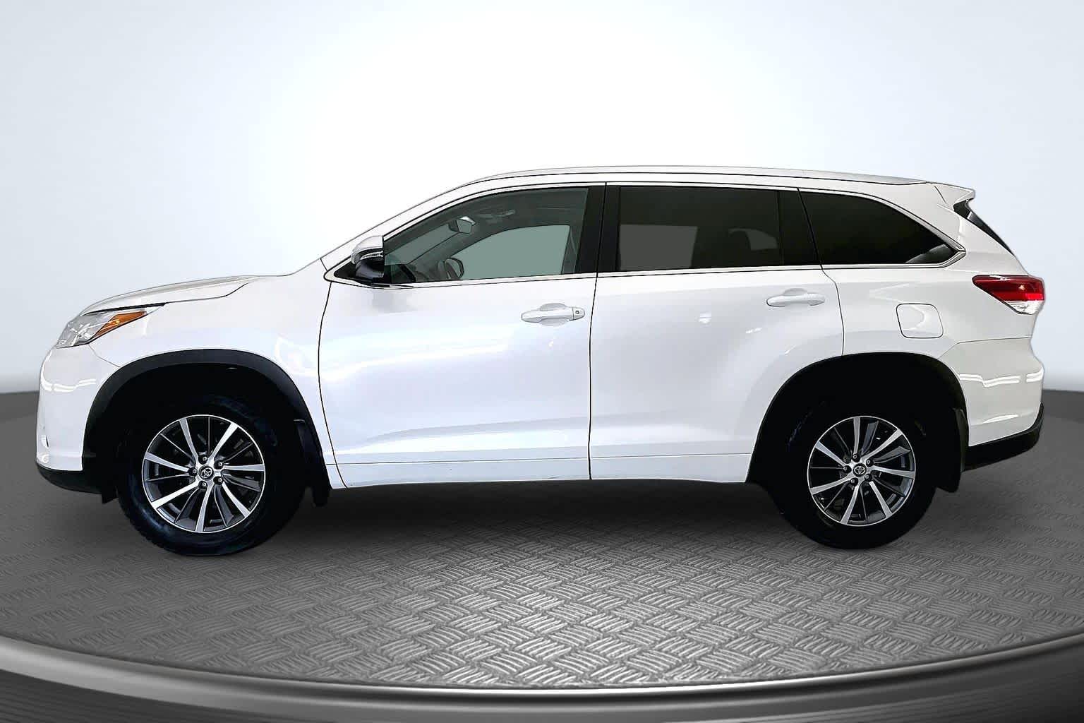 Thumbnail: 2017 Toyota Highlander - 3