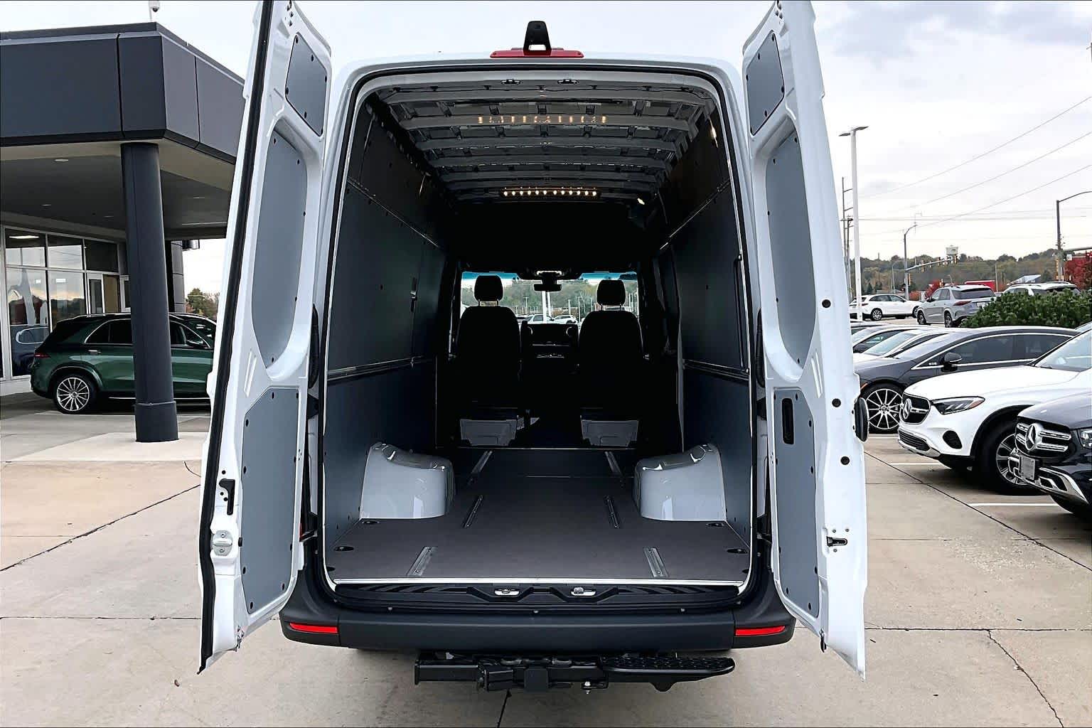 Thumbnail: 2026 Mercedes-Benz Sprinter - 18