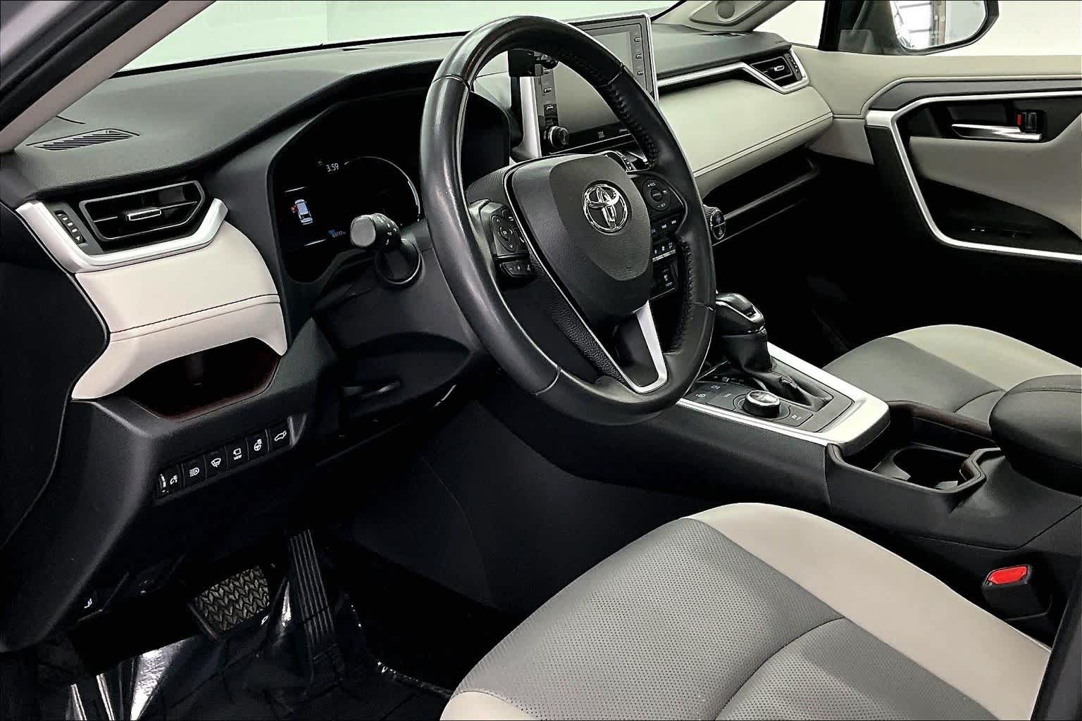 Thumbnail: 2020 Toyota RAV4 - 2