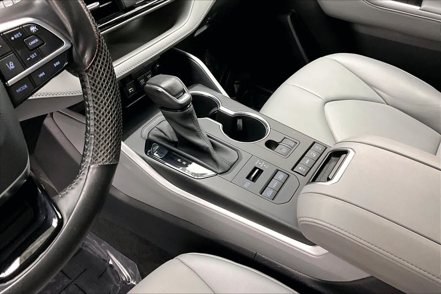 Thumbnail: 2021 Toyota Highlander - 17