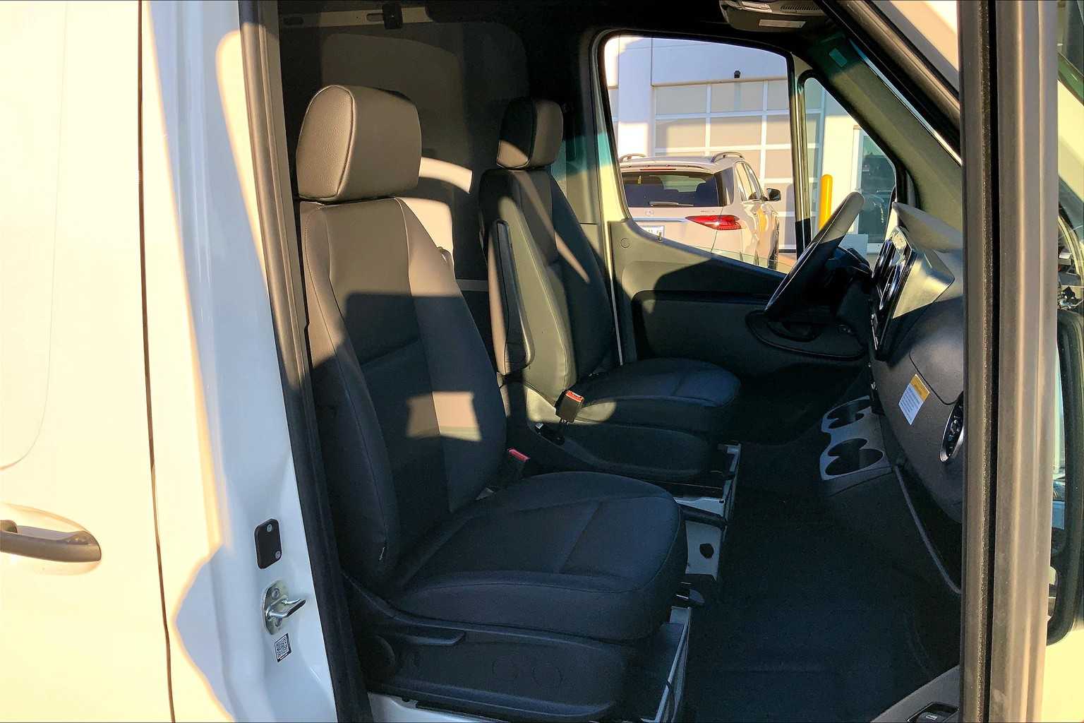2025 Mercedes-Benz Sprinter 2500 13