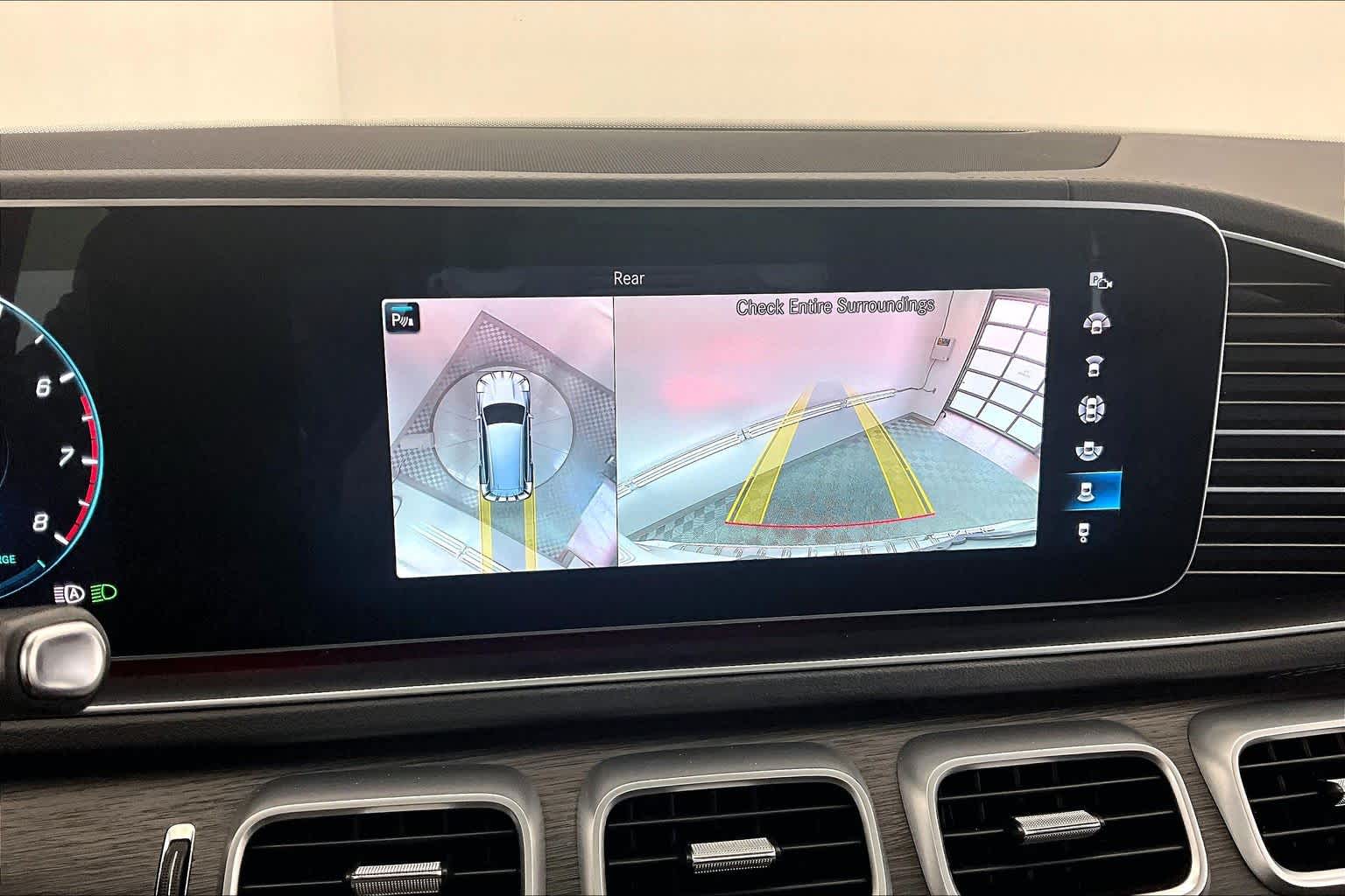 Thumbnail: 2022 Mercedes-Benz GLS - 21