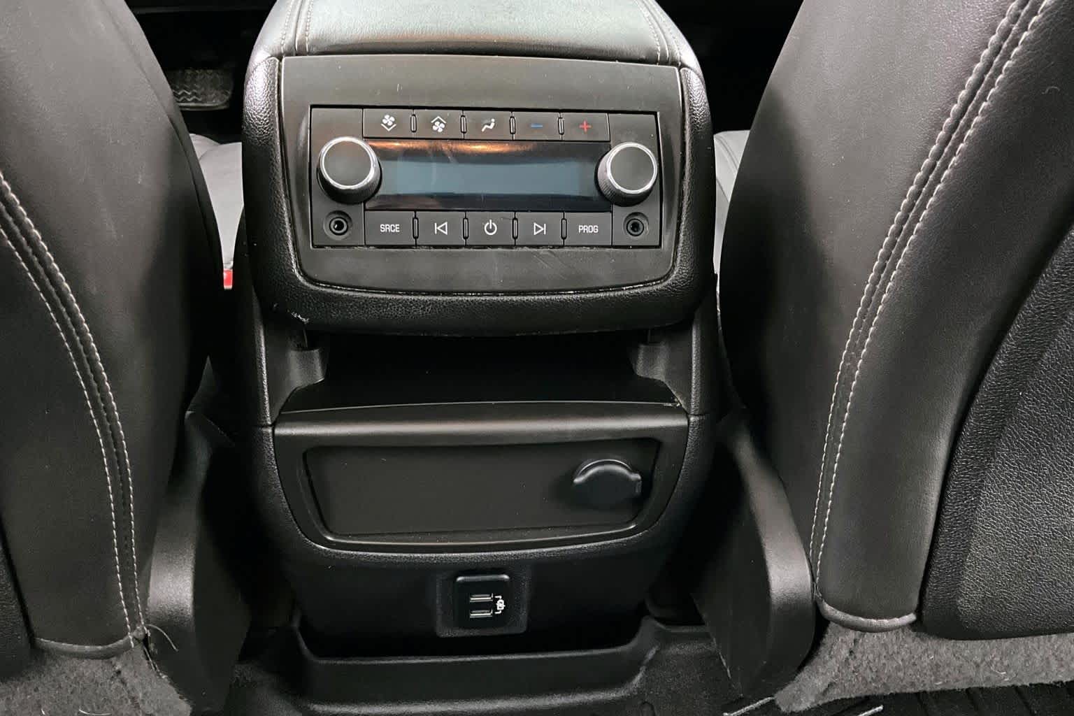 Thumbnail: 2017 Chevrolet Traverse - 28