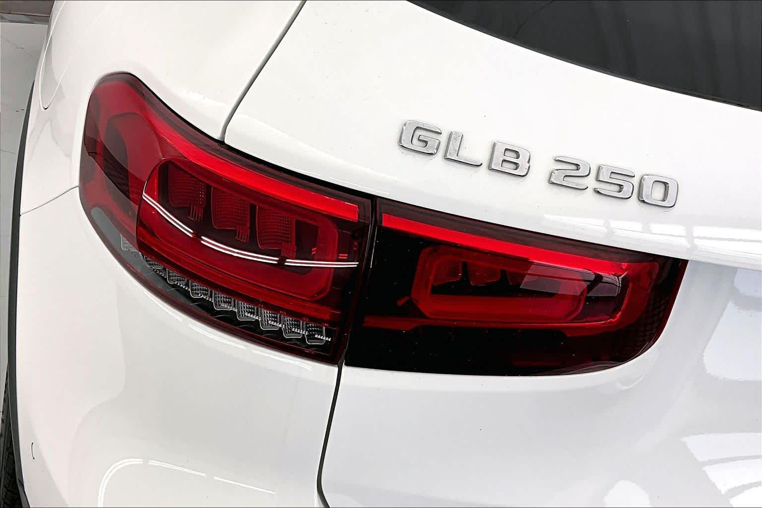 Thumbnail: 2022 Mercedes-Benz GLB - 25