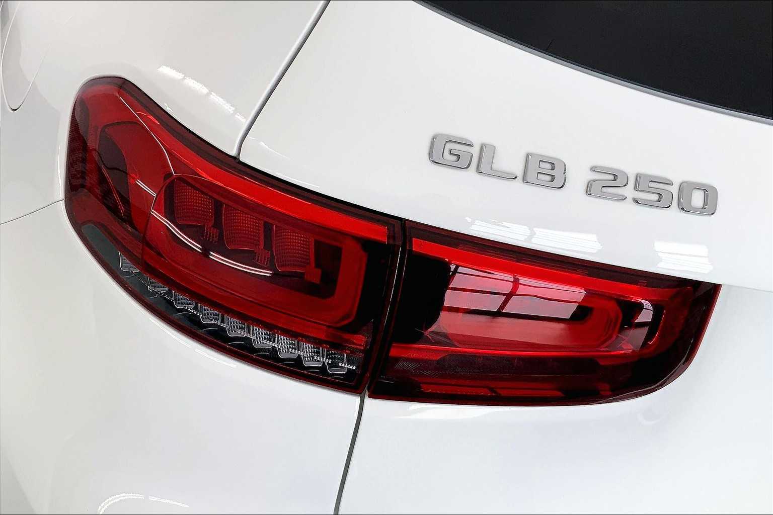 Thumbnail: 2021 Mercedes-Benz GLB - 25