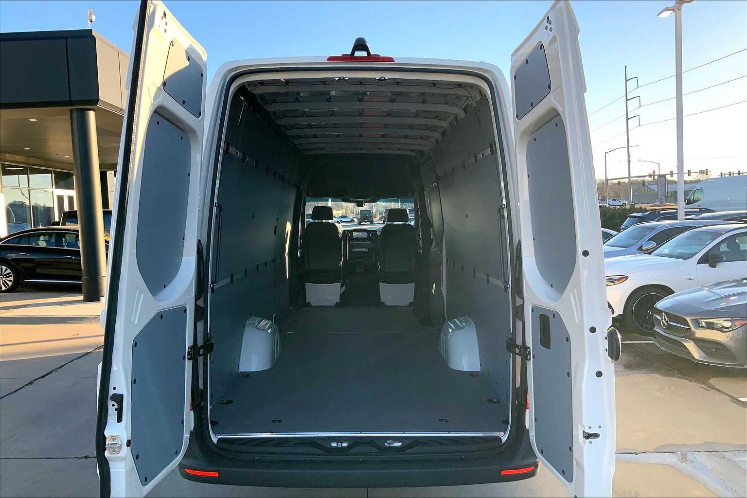 2025 Mercedes-Benz Sprinter 2500 18