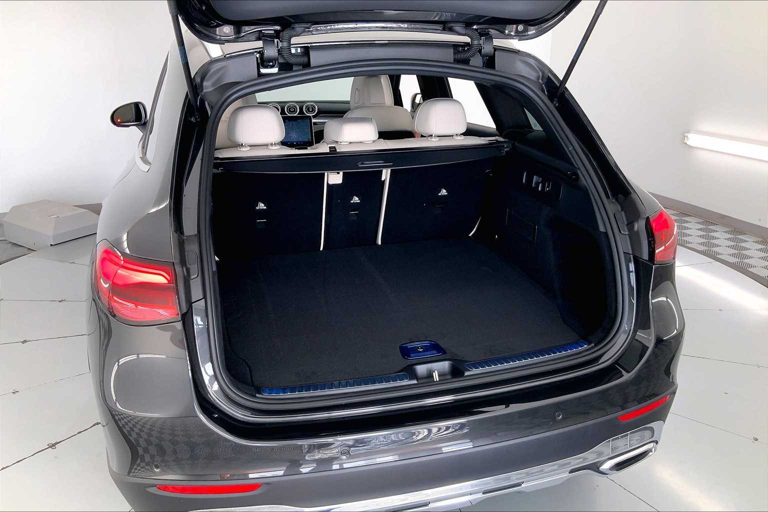 Thumbnail: 2026 Mercedes-Benz GLC - 19