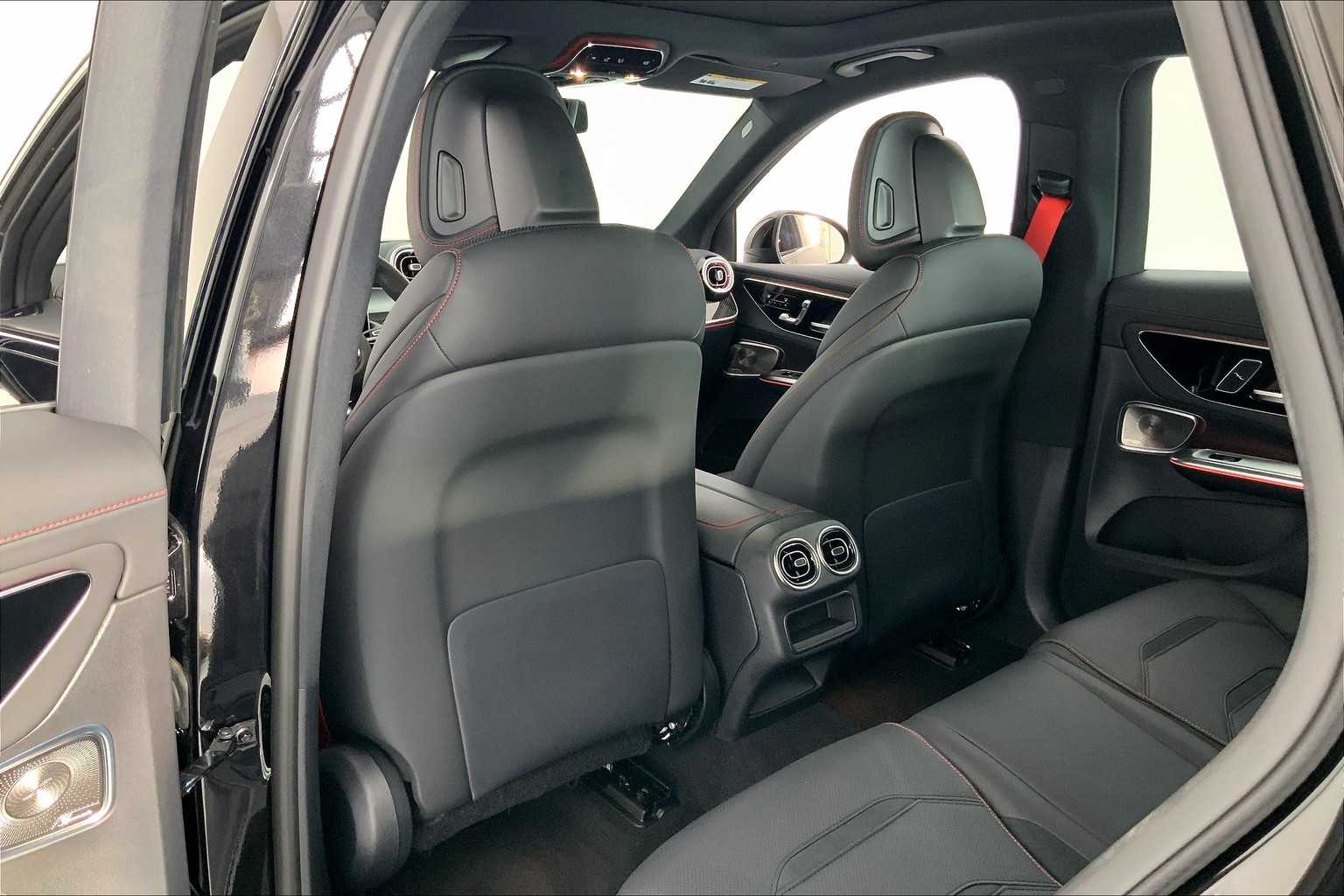 Thumbnail: 2025 Mercedes-Benz GLC - 12