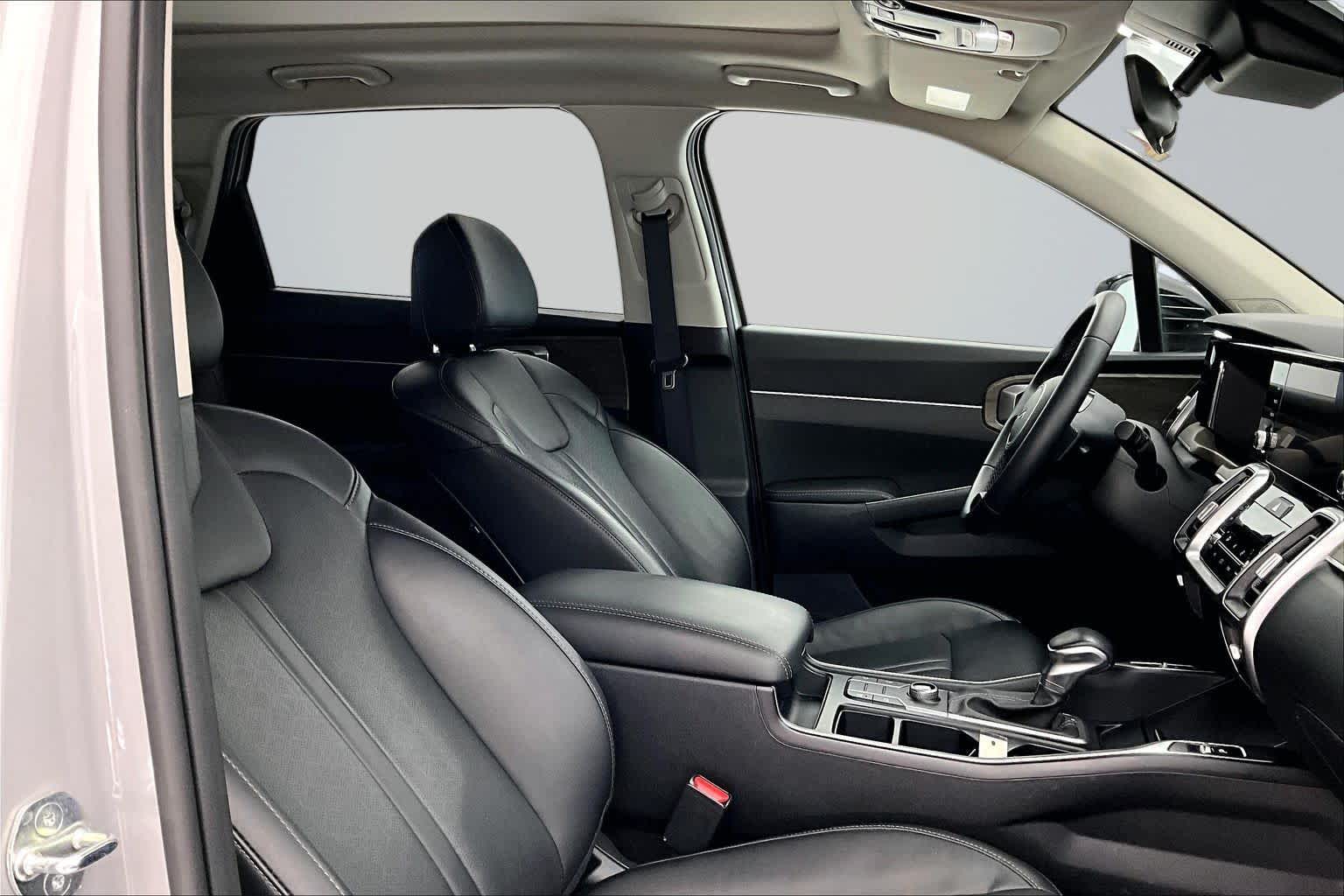 Thumbnail: 2023 Kia Sorento - 14