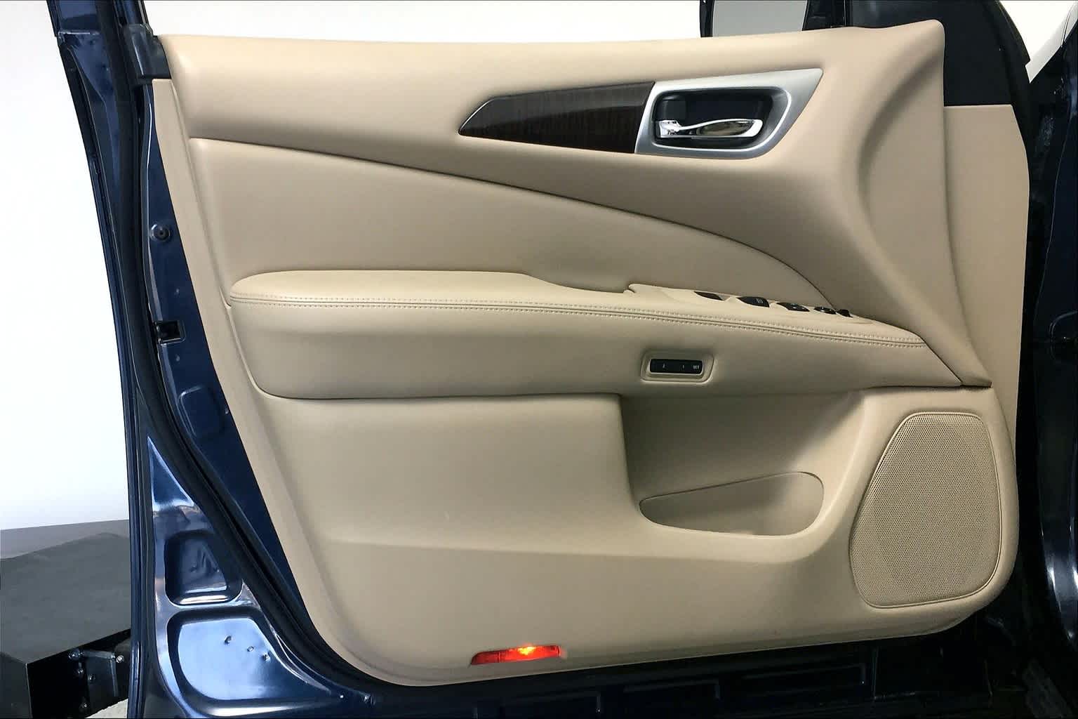 Thumbnail: 2014 Nissan Pathfinder - 22