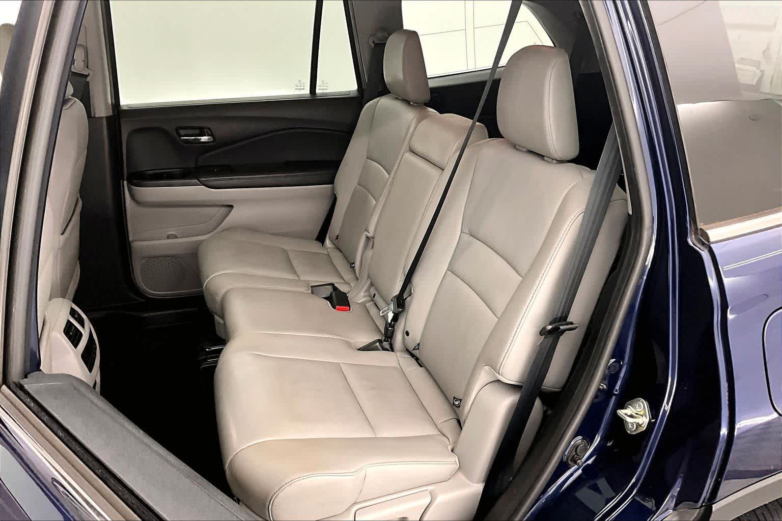 Thumbnail: 2017 Honda Pilot - 13