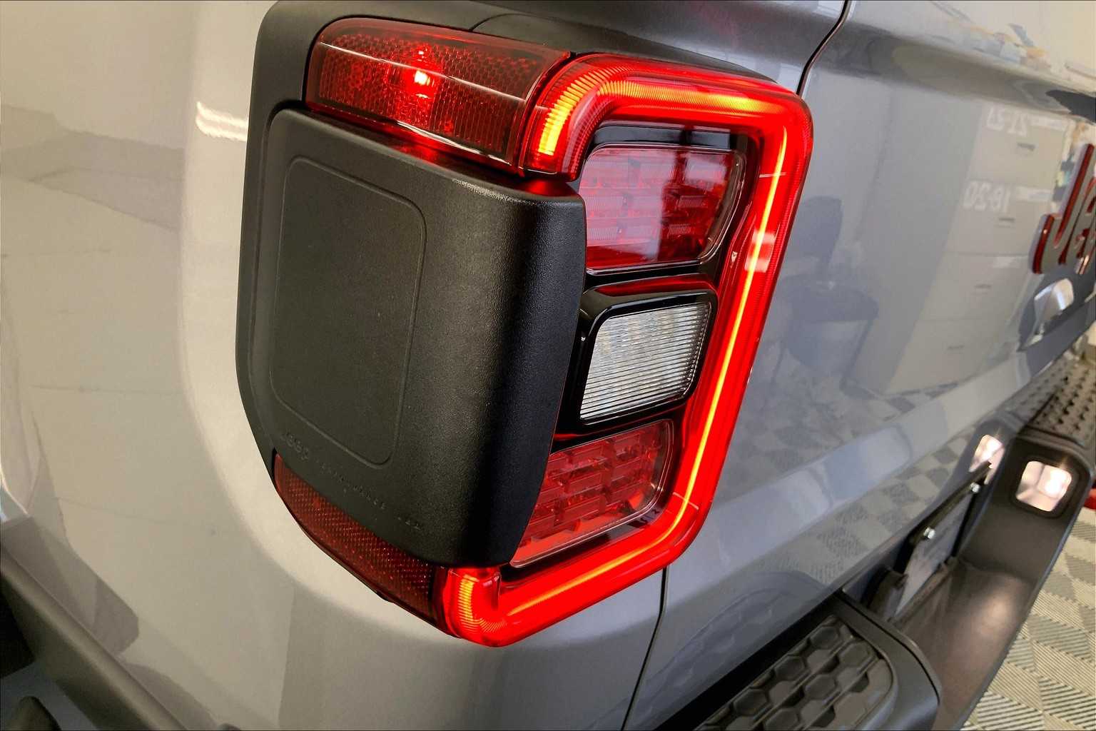 Thumbnail: 2020 Jeep Gladiator - 25