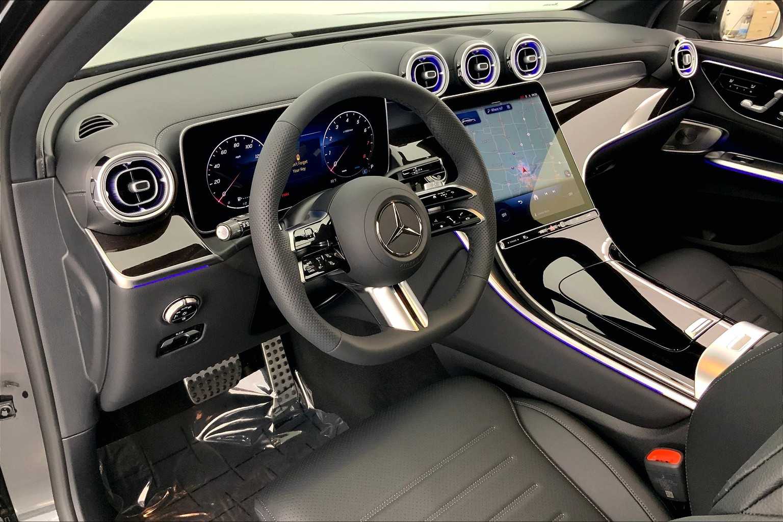 Thumbnail: 2025 Mercedes-Benz GLC - 2