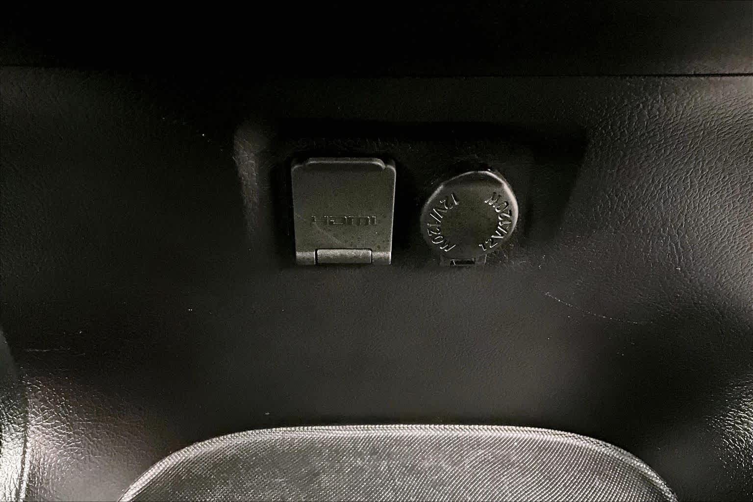 Thumbnail: 2017 Toyota Sienna - 28