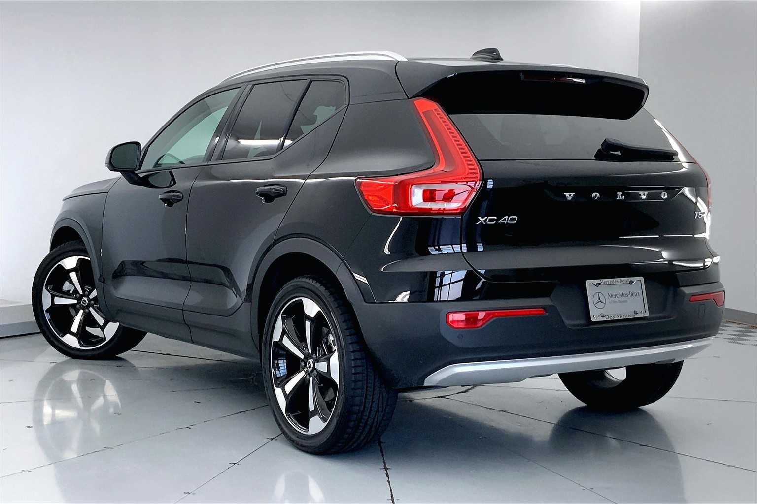 Thumbnail: 2020 Volvo XC40 - 4