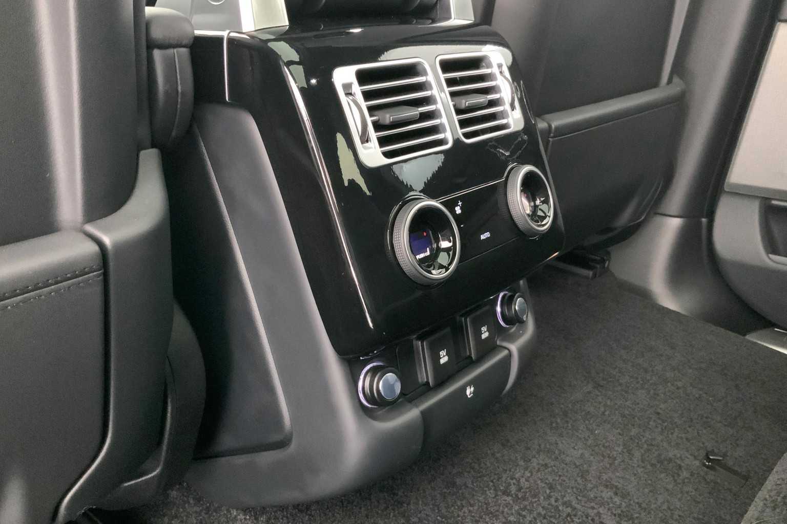 Thumbnail: 2018 Land Rover Range Rover - 29