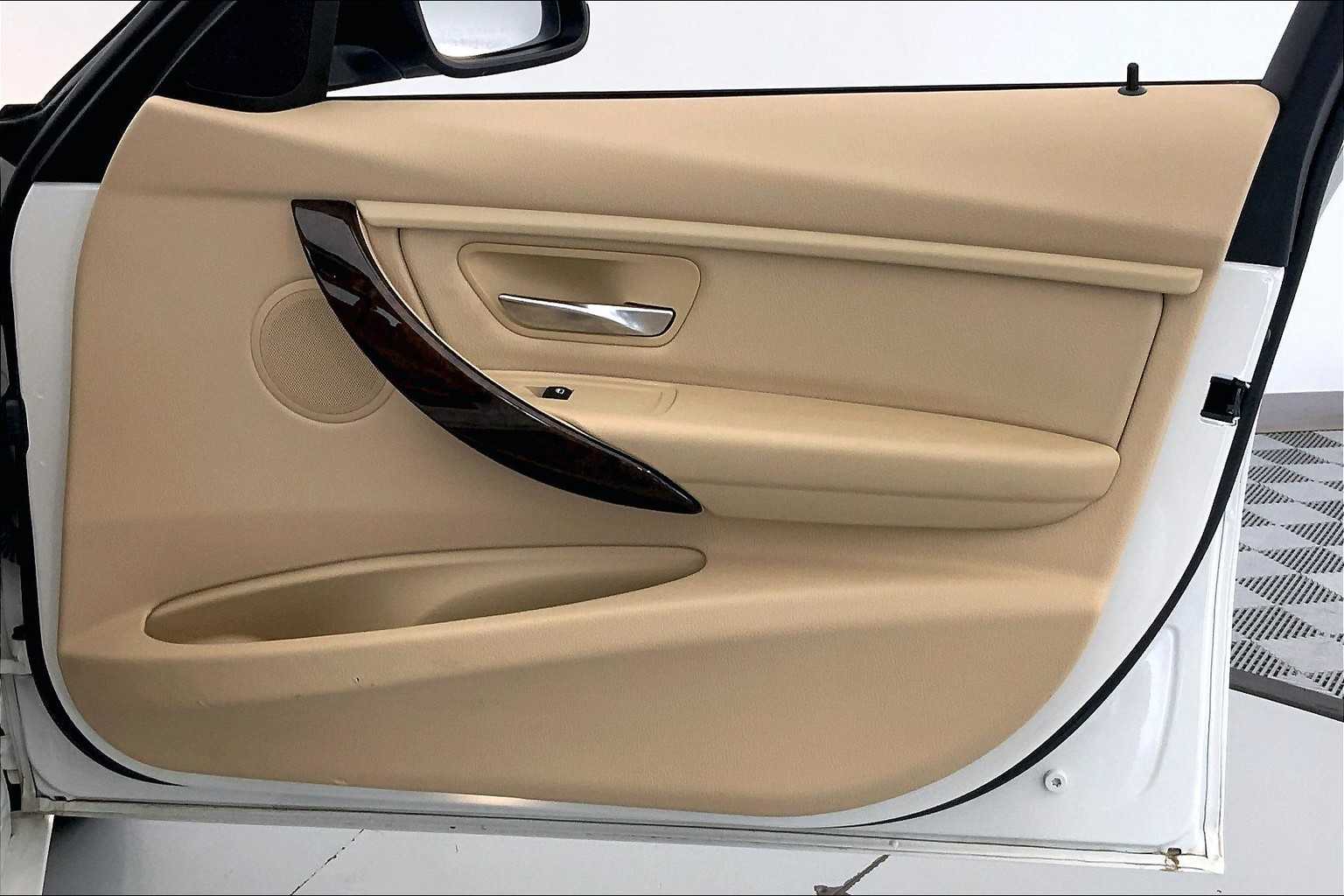 Thumbnail: 2014 BMW 3 Series - 23