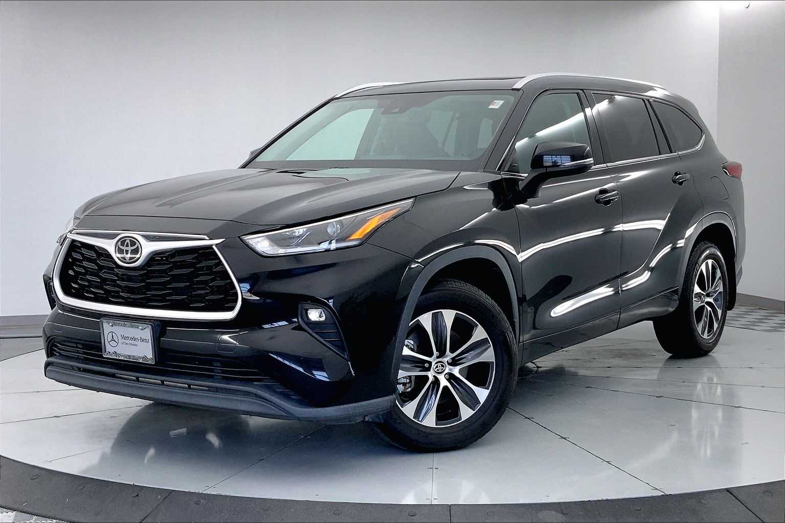 2021 Toyota Highlander XLE -
                  Urbandale, IA