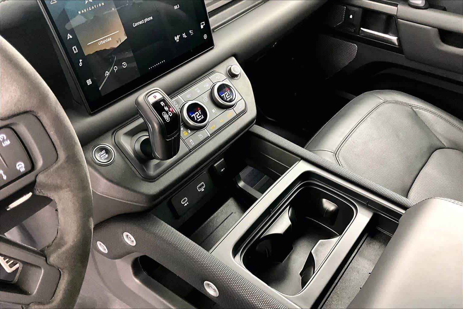 Thumbnail: 2024 Land Rover Defender - 17