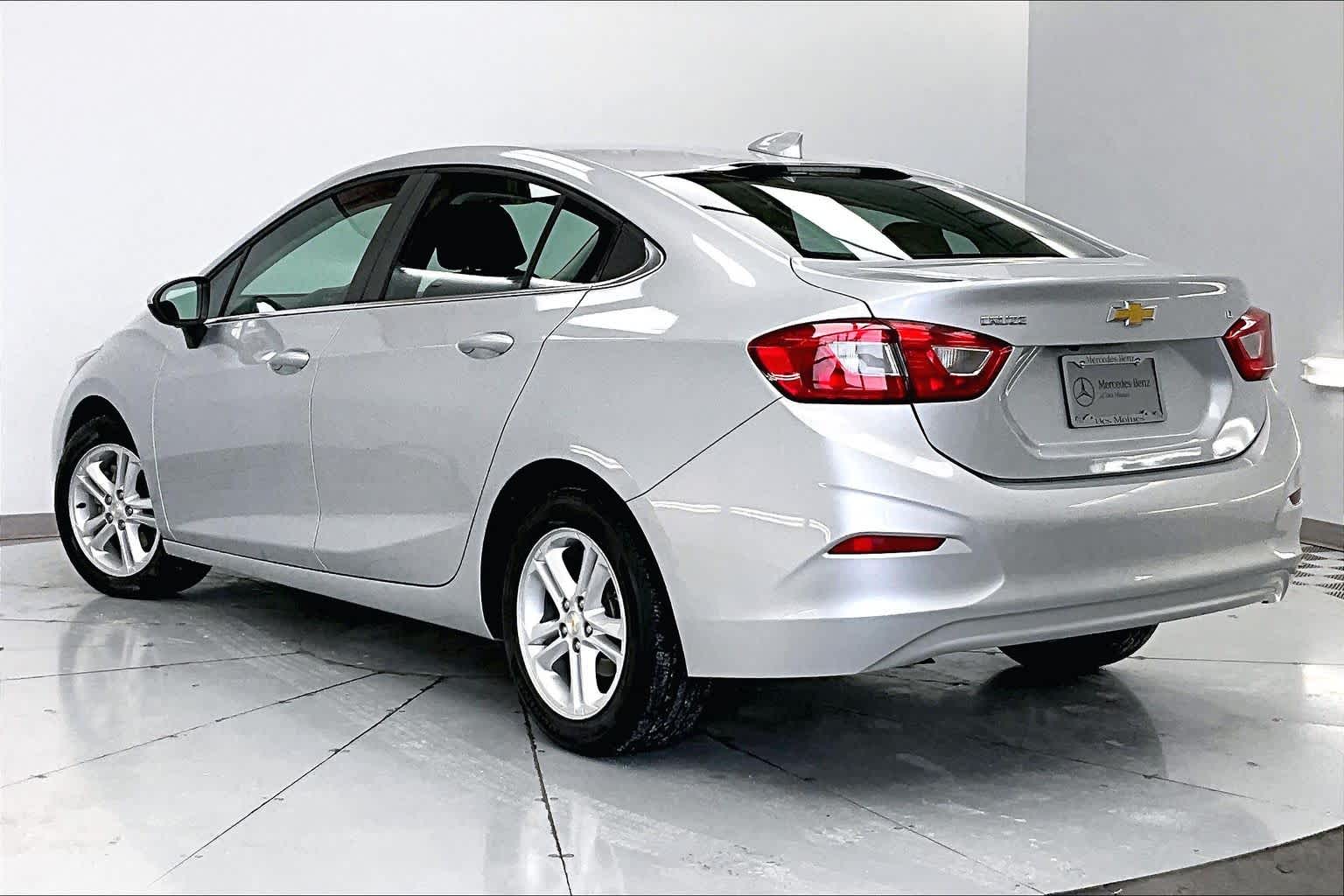 Thumbnail: 2018 Chevrolet Cruze - 4