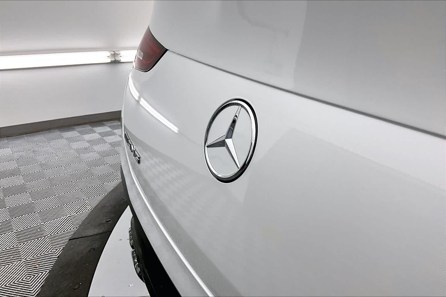 Thumbnail: 2026 Mercedes-Benz GL-Class - 22