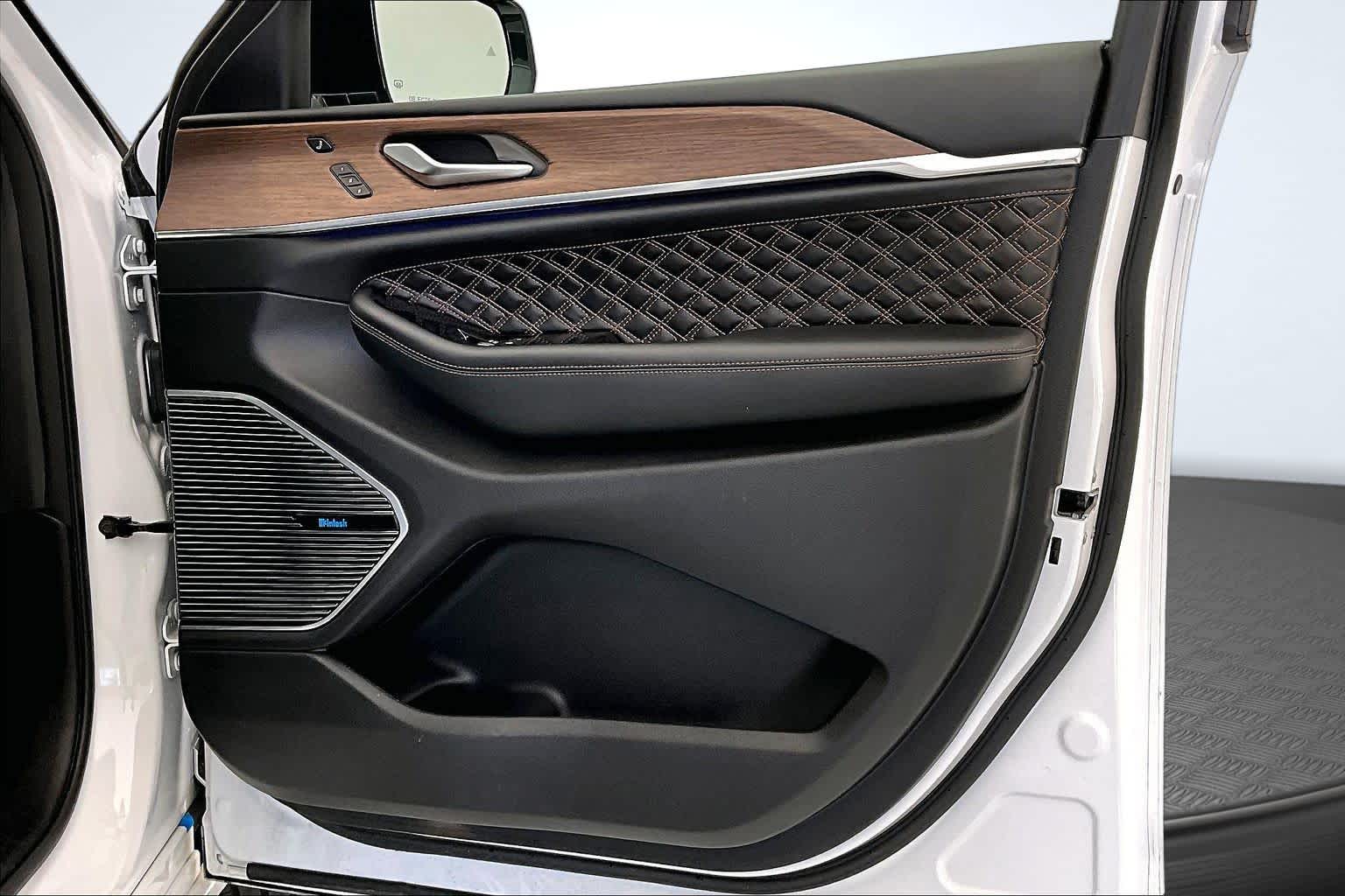 Thumbnail: 2023 Jeep Grand Cherokee - 24