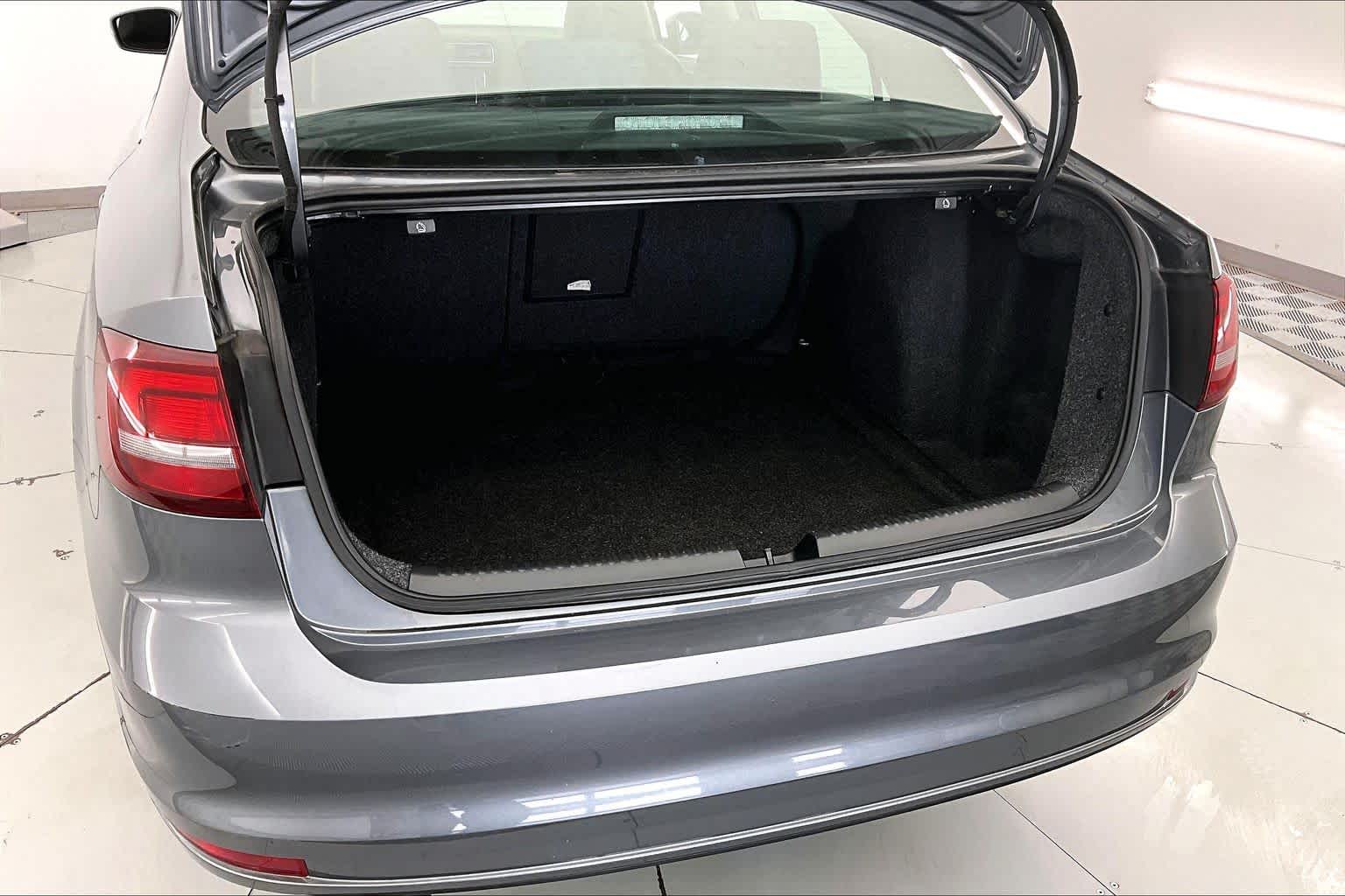 Thumbnail: 2016 Volkswagen Jetta - 19