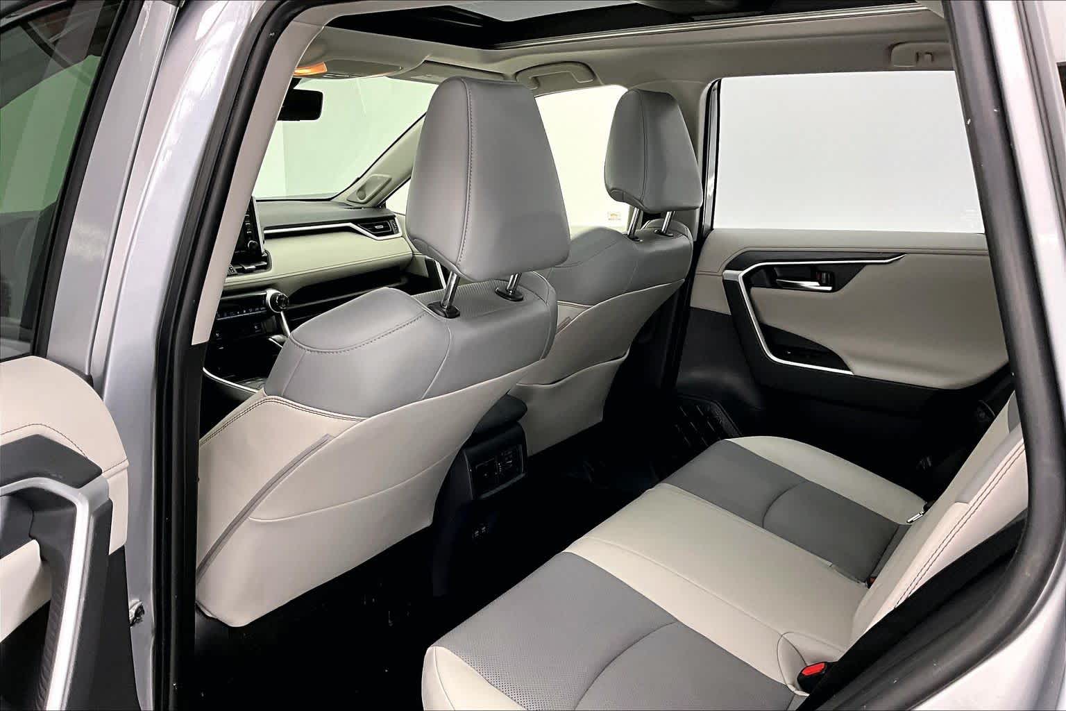 Thumbnail: 2020 Toyota RAV4 - 12