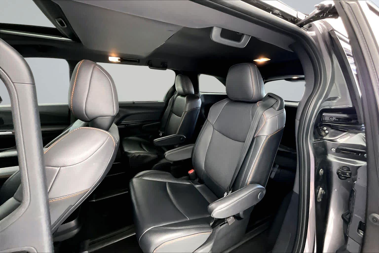 Thumbnail: 2021 Toyota Sienna - 12