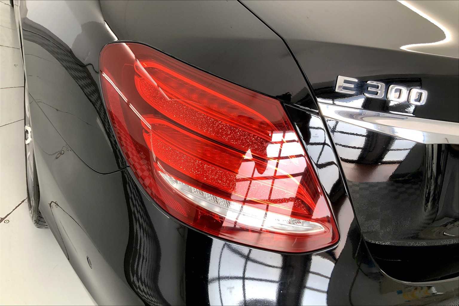 Thumbnail: 2019 Mercedes-Benz E-Class - 25