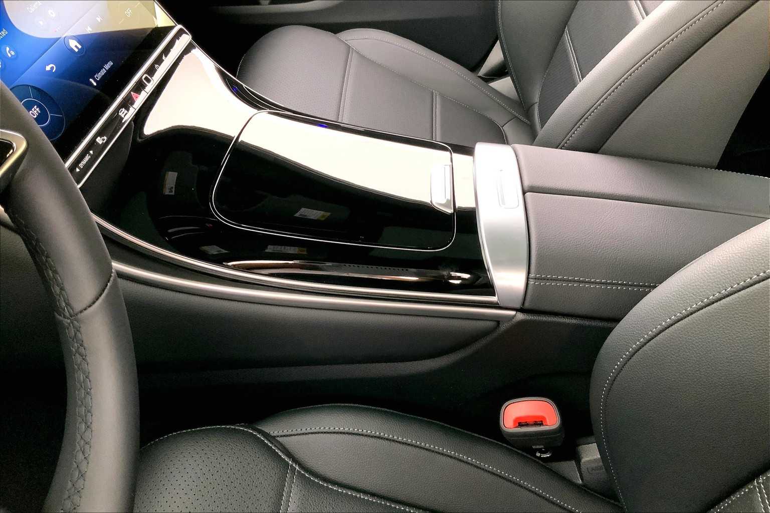 Thumbnail: 2026 Mercedes-Benz GLC - 17