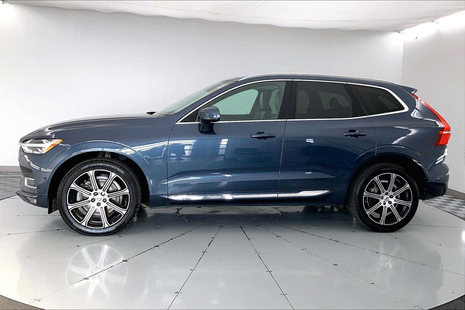 Thumbnail: 2019 Volvo XC60 - 3