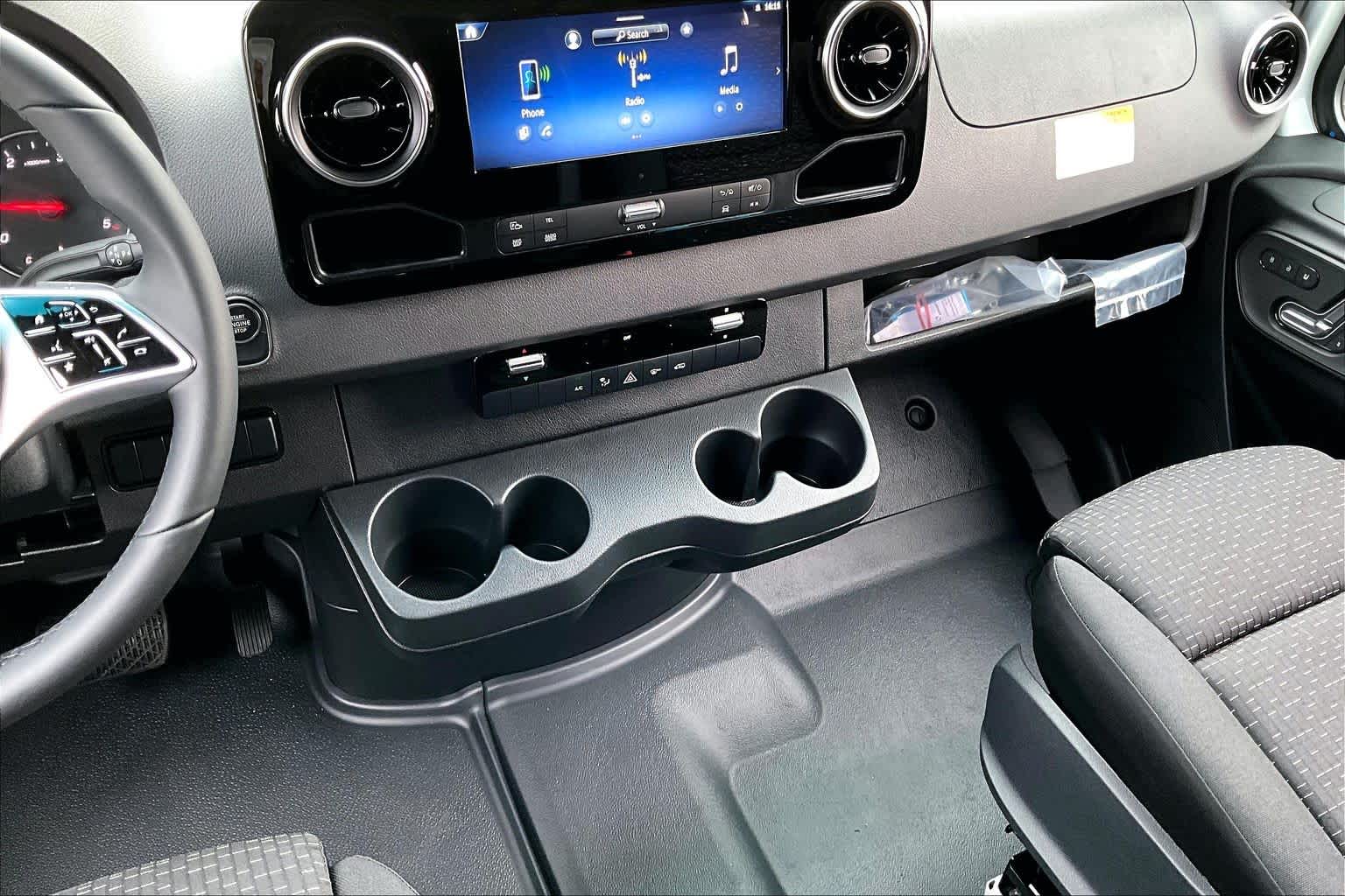 Thumbnail: 2026 Mercedes-Benz Sprinter - 16