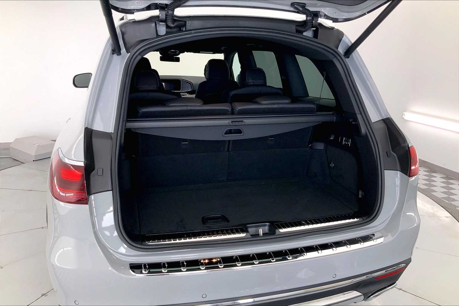 2025 Mercedes-Benz GLS 450 4MATIC 19