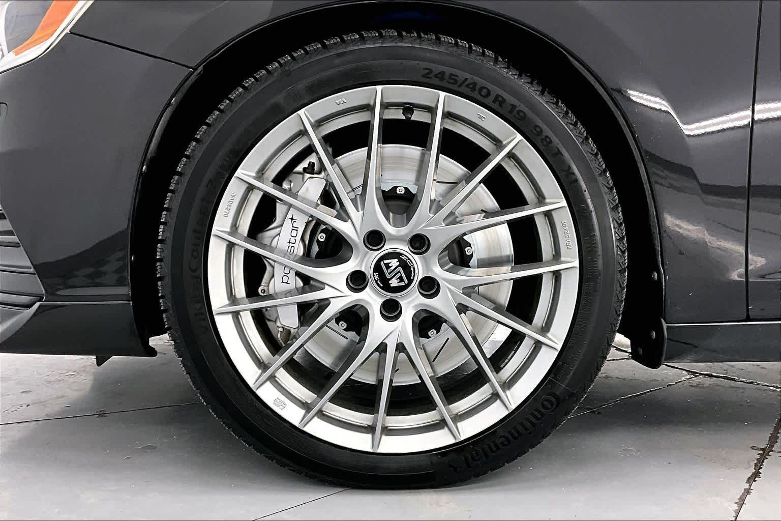 Thumbnail: 2017 Volvo V60 - 8