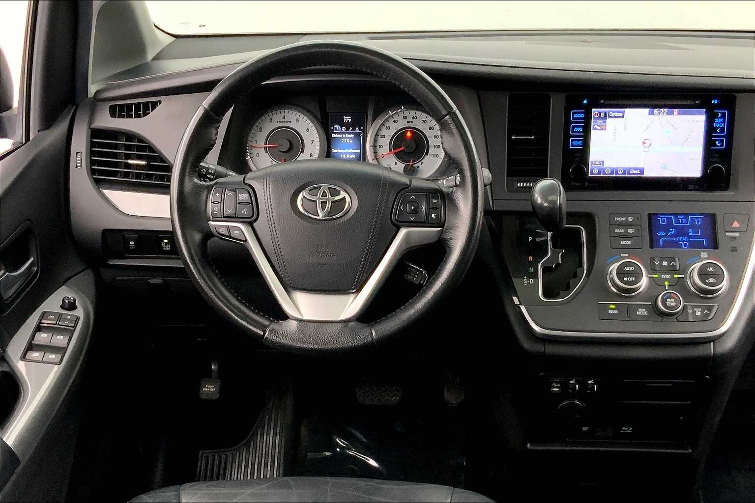 Thumbnail: 2015 Toyota Sienna - 15