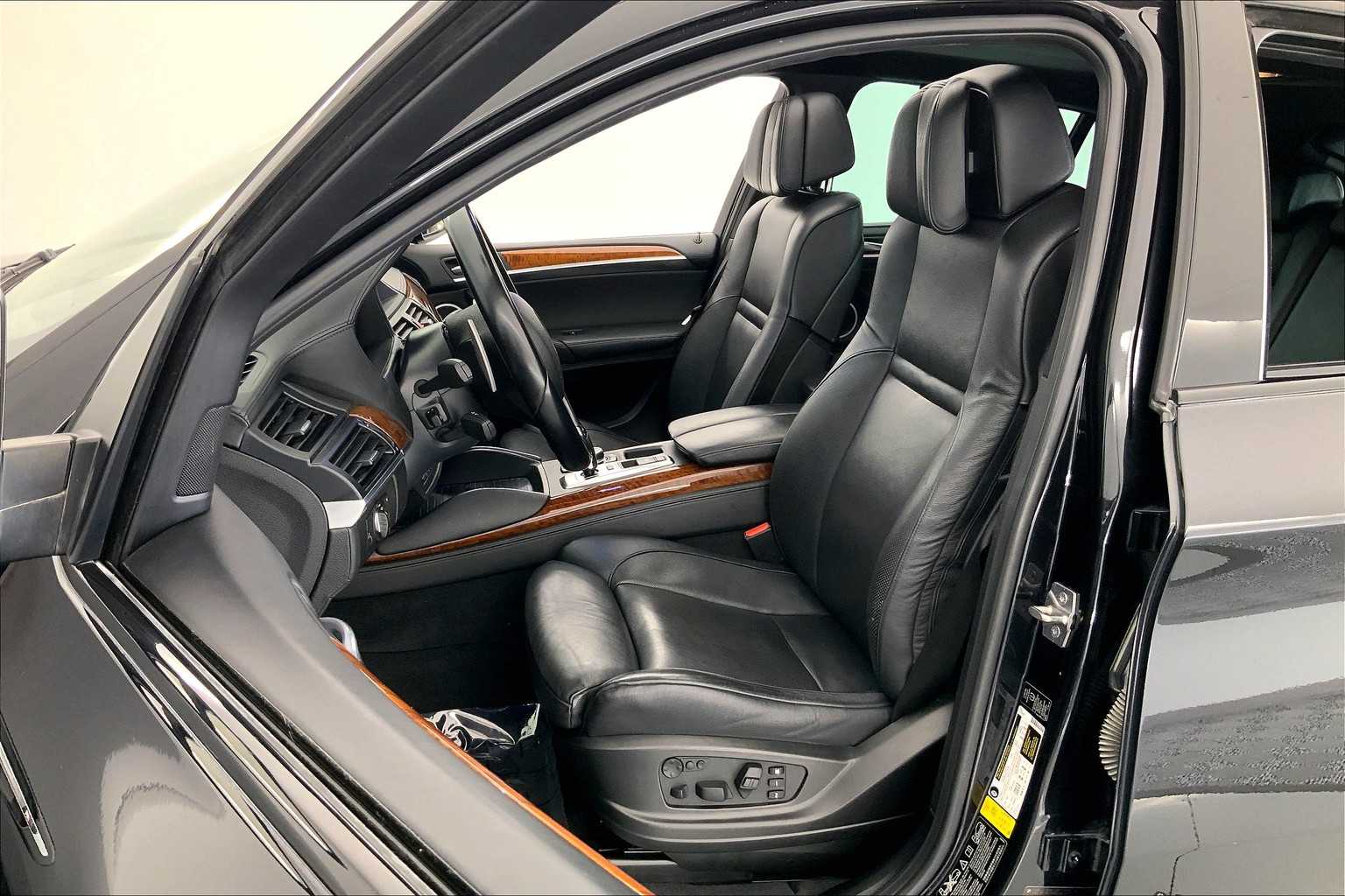 Thumbnail: 2012 BMW X6 - 11