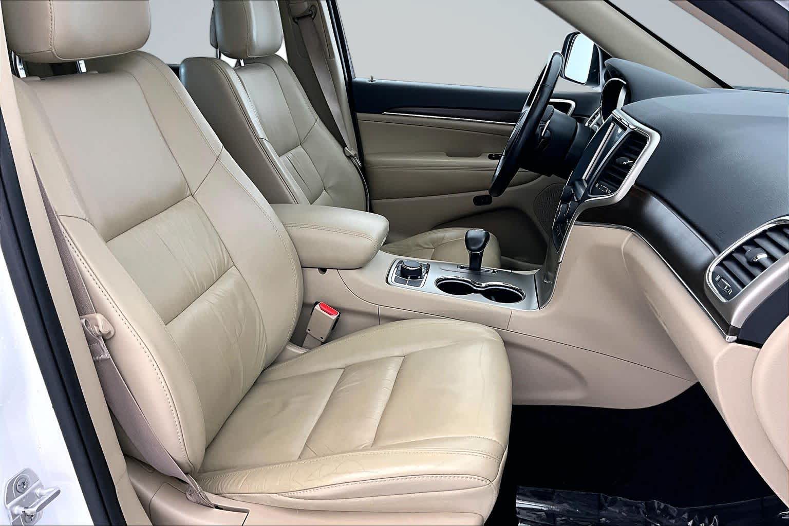 Thumbnail: 2015 Jeep Grand Cherokee - 14