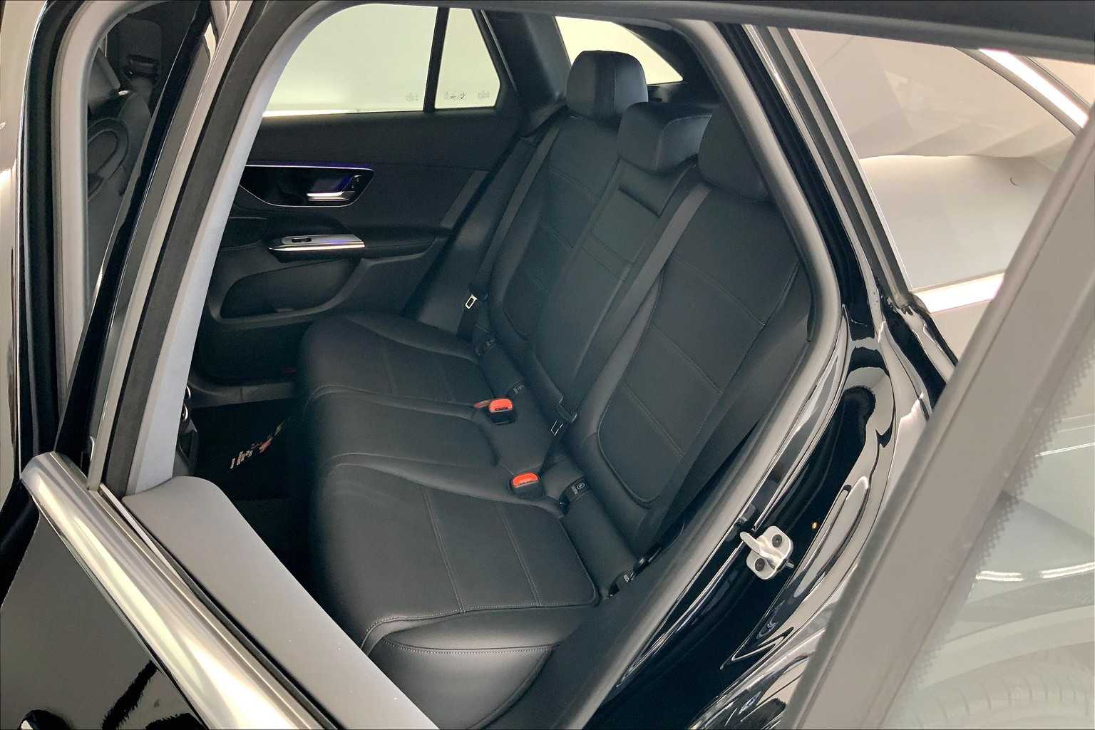 Thumbnail: 2025 Mercedes-Benz GLC - 13