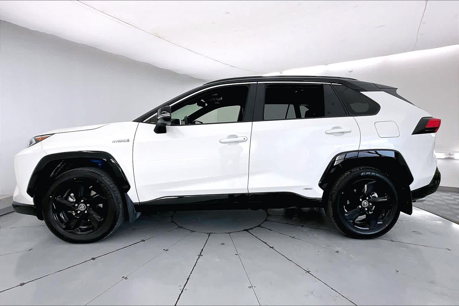 Thumbnail: 2019 Toyota RAV4 - 3