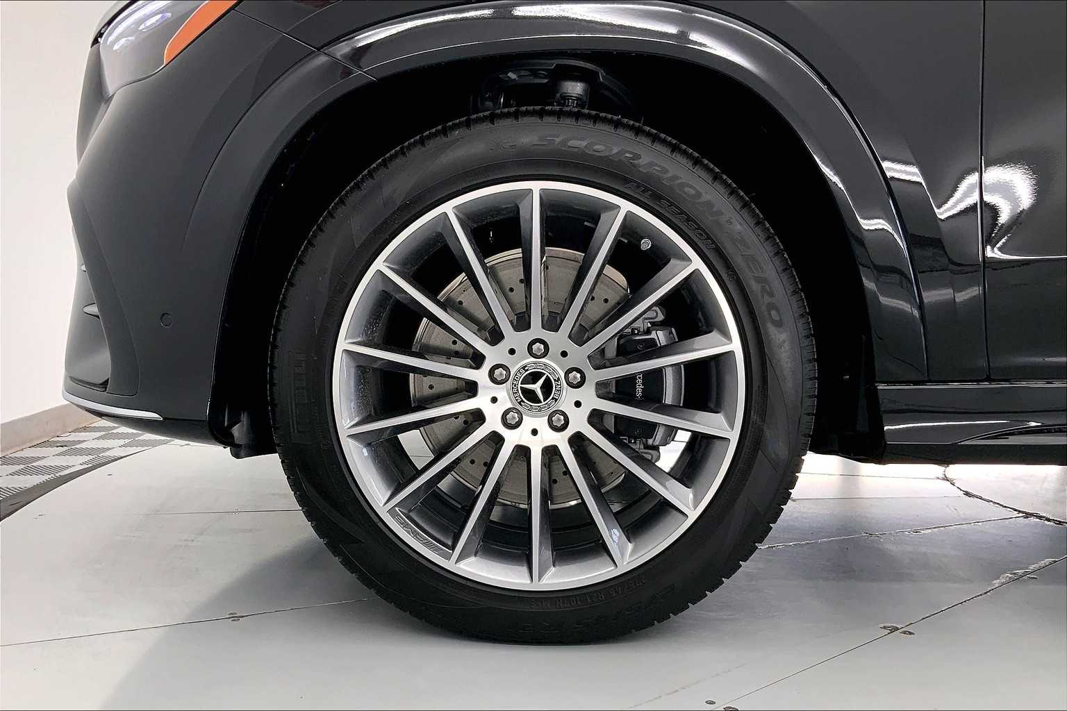 Thumbnail: 2026 Mercedes-Benz GLE - 8