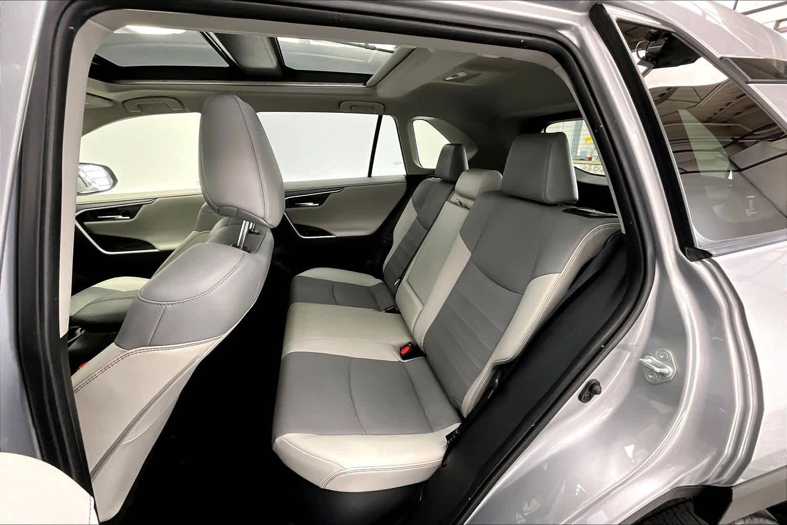 Thumbnail: 2020 Toyota RAV4 - 13