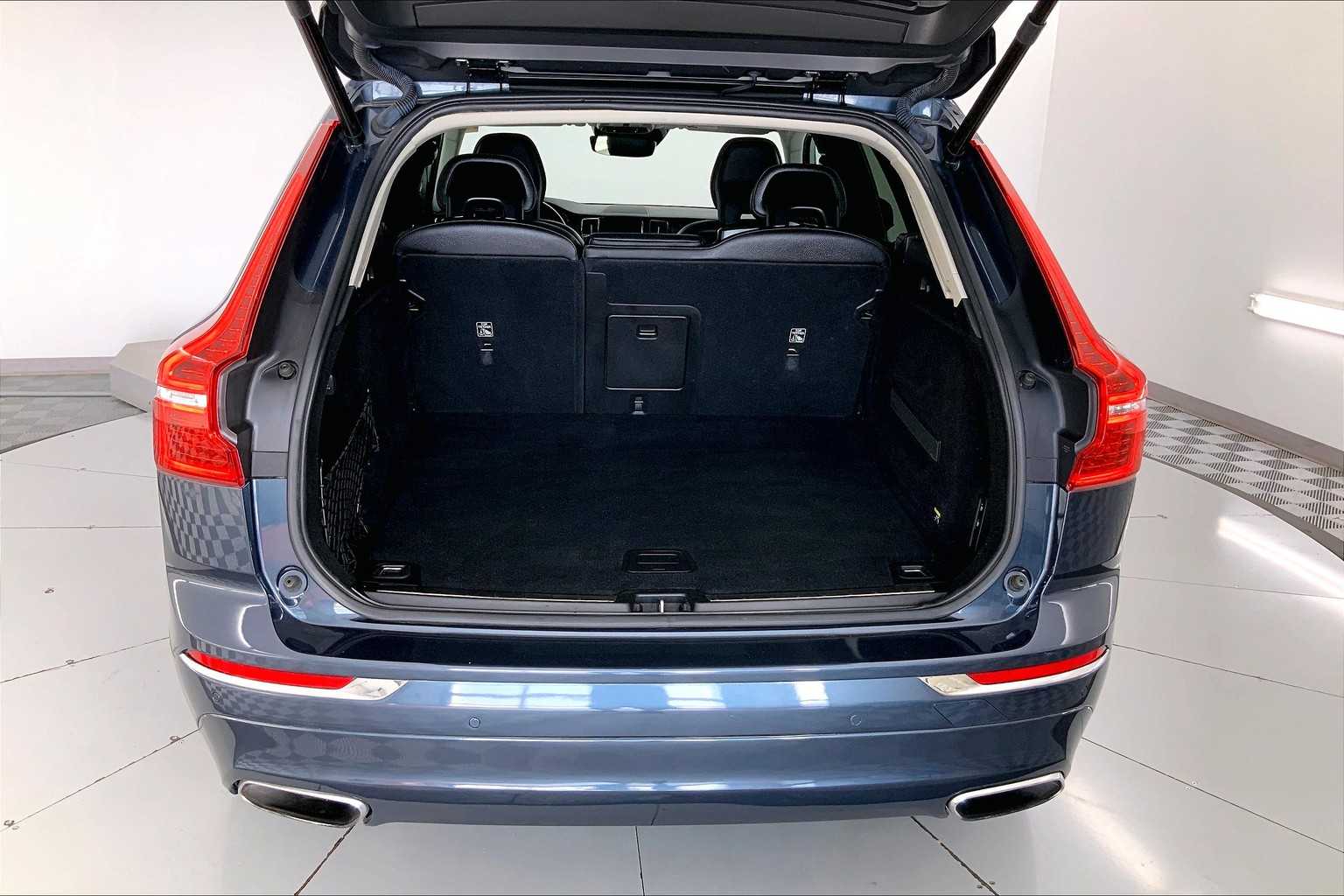 Thumbnail: 2019 Volvo XC60 - 19