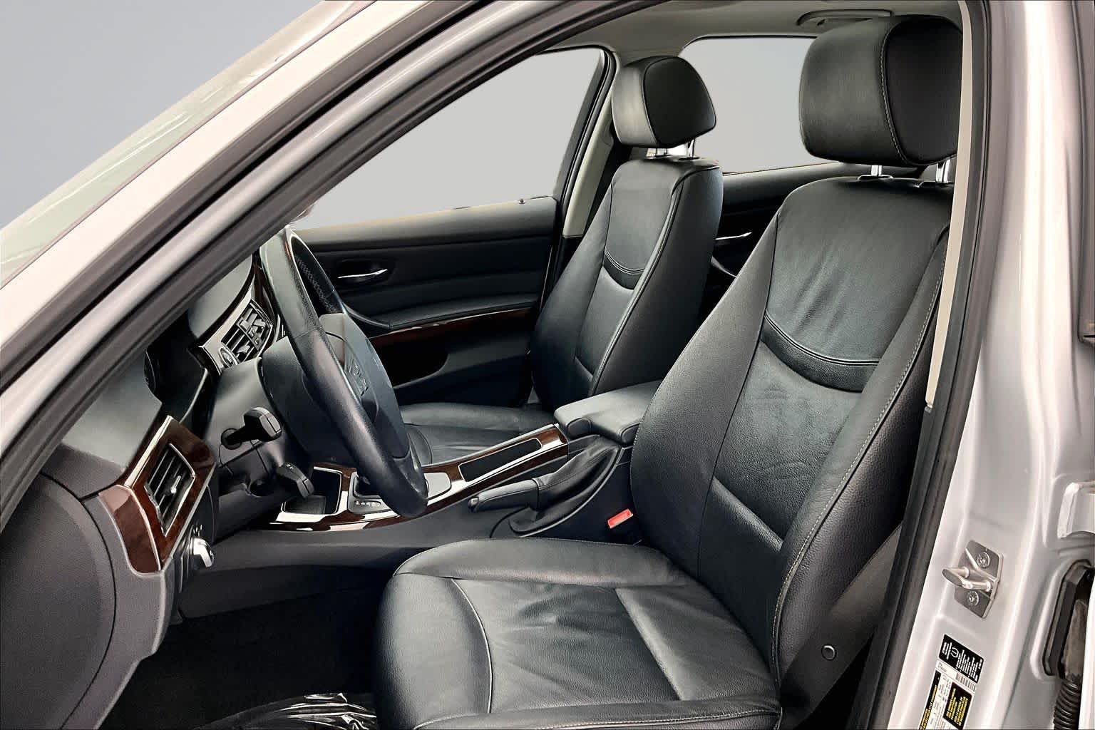 Thumbnail: 2011 BMW 3 Series - 11